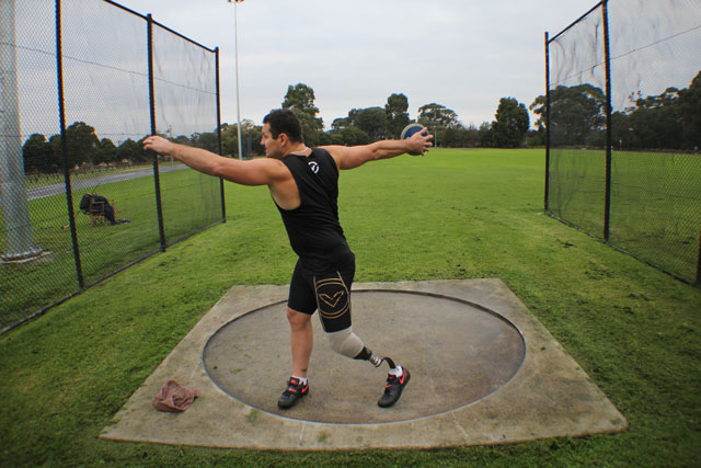 Discus Throwing with the EMS Socket